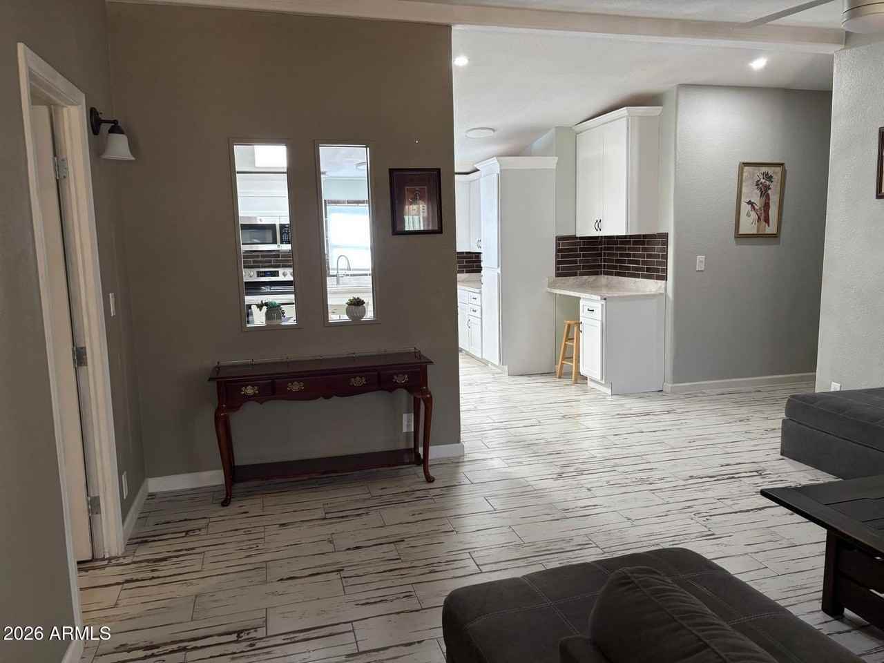 1007 W Saddle Ln - Photo 3 of 27