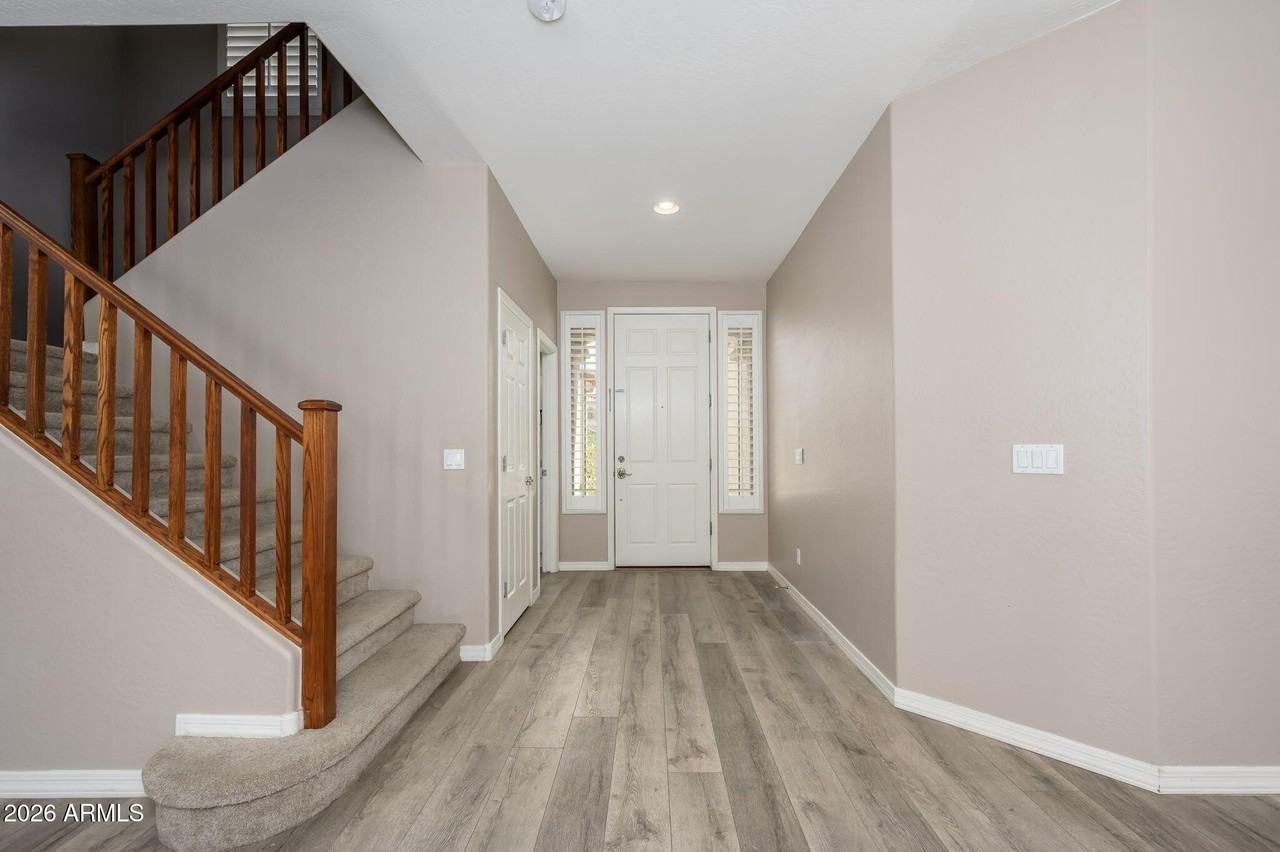 16060 W Mercer Ln - Photo 5 of 25