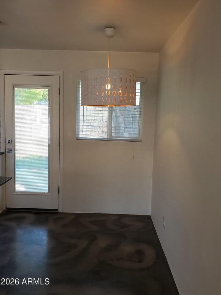 3426 N 37th St #4 - Photo 3 of 11