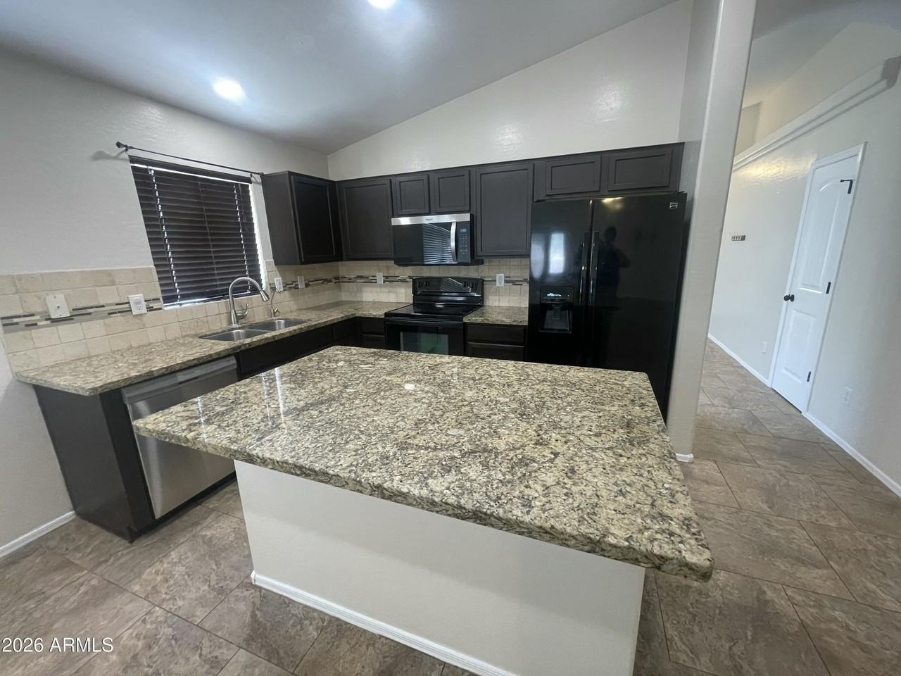 24403 N Oasis Blvd - Photo 4 of 22