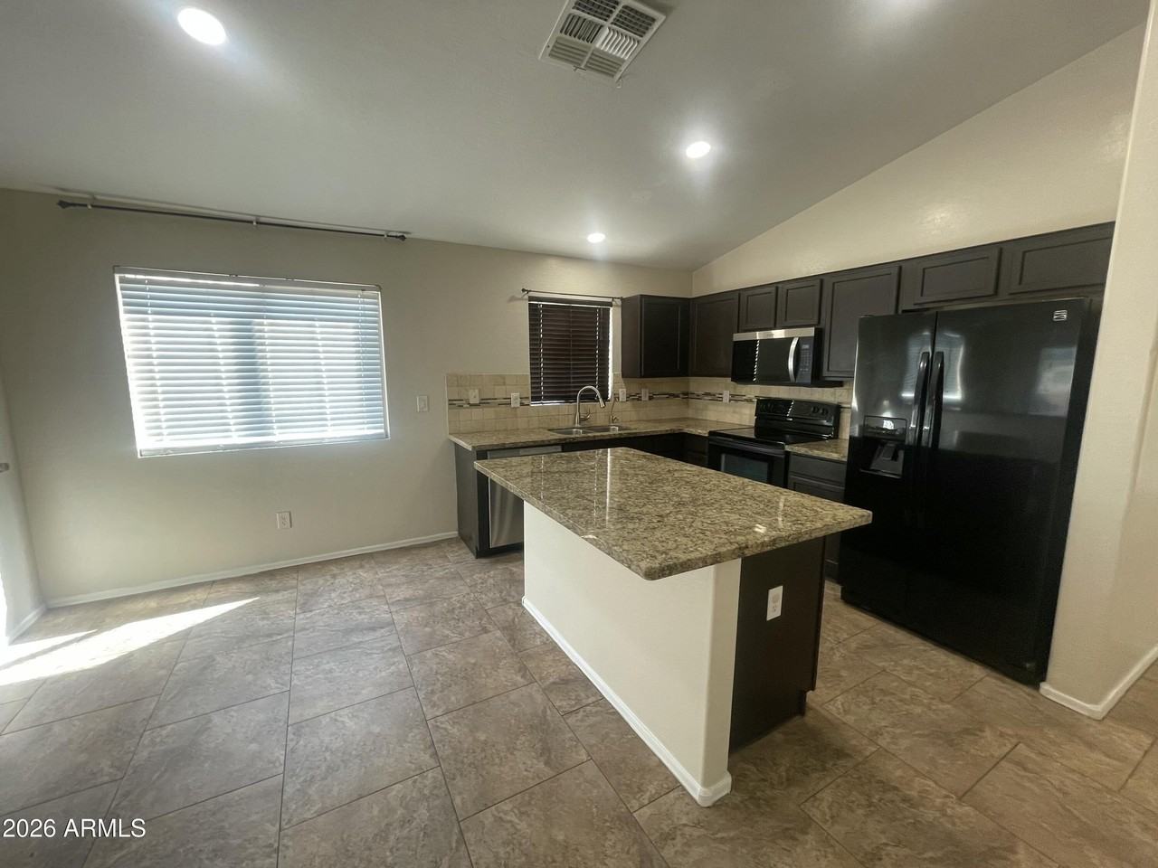 24403 N Oasis Blvd - Photo 5 of 22