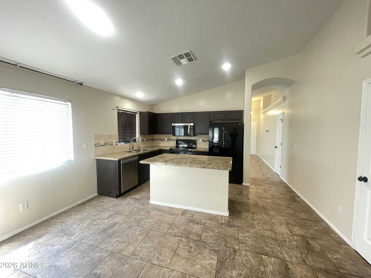 24403 N Oasis Blvd - Photo 6 of 22