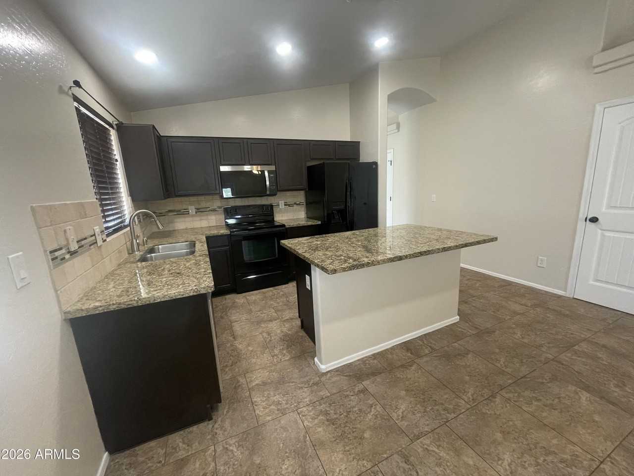 24403 N Oasis Blvd - Photo 7 of 22
