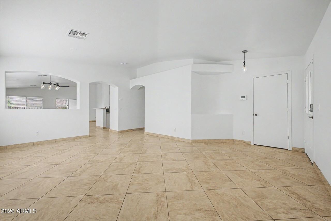 15337 W Poinsettia Dr - Photo 4 of 36