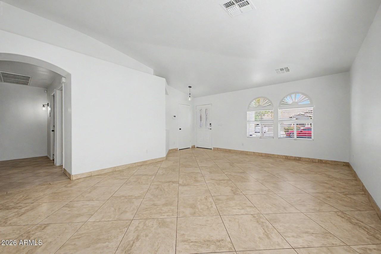 15337 W Poinsettia Dr - Photo 5 of 36