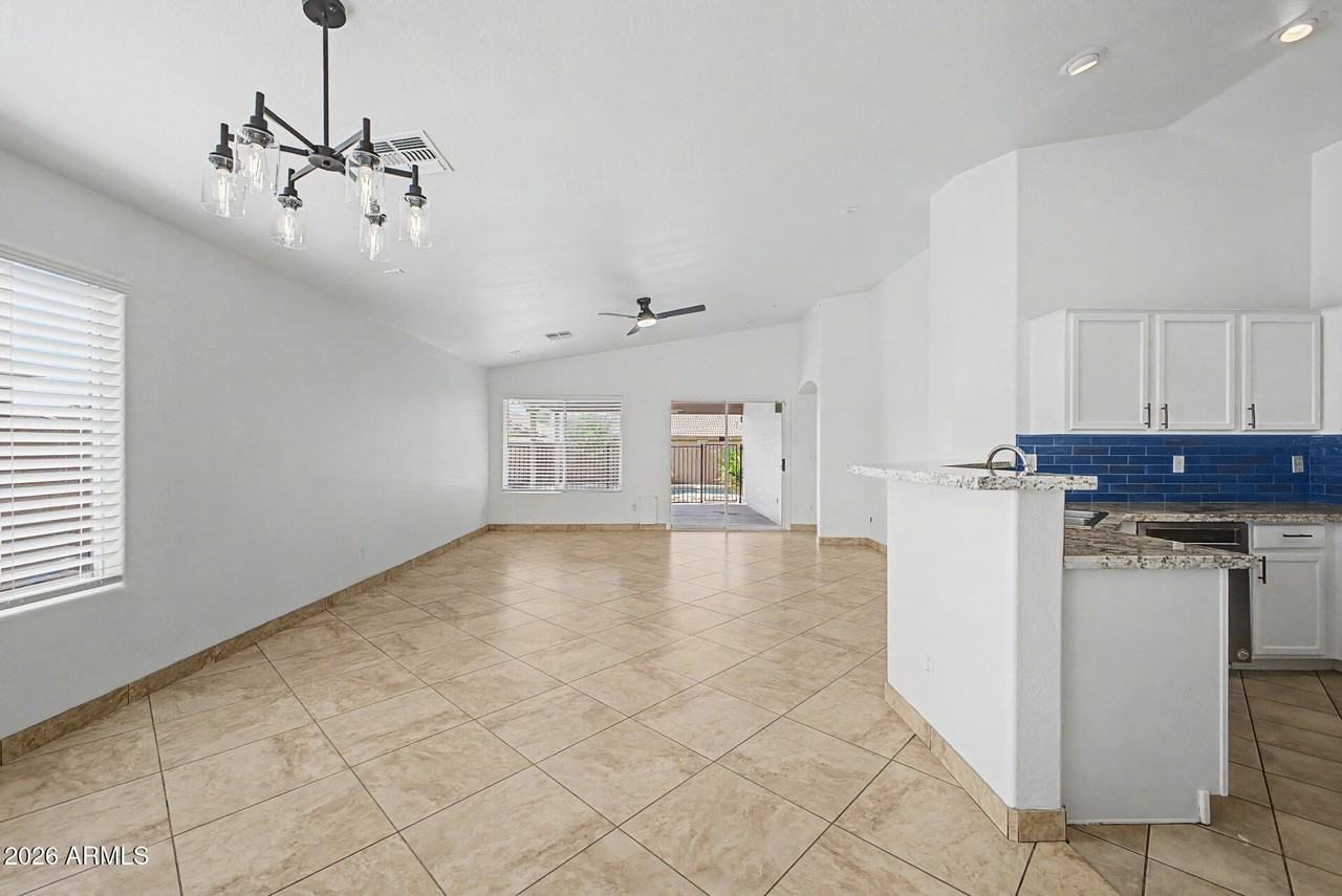 15337 W Poinsettia Dr - Photo 6 of 36