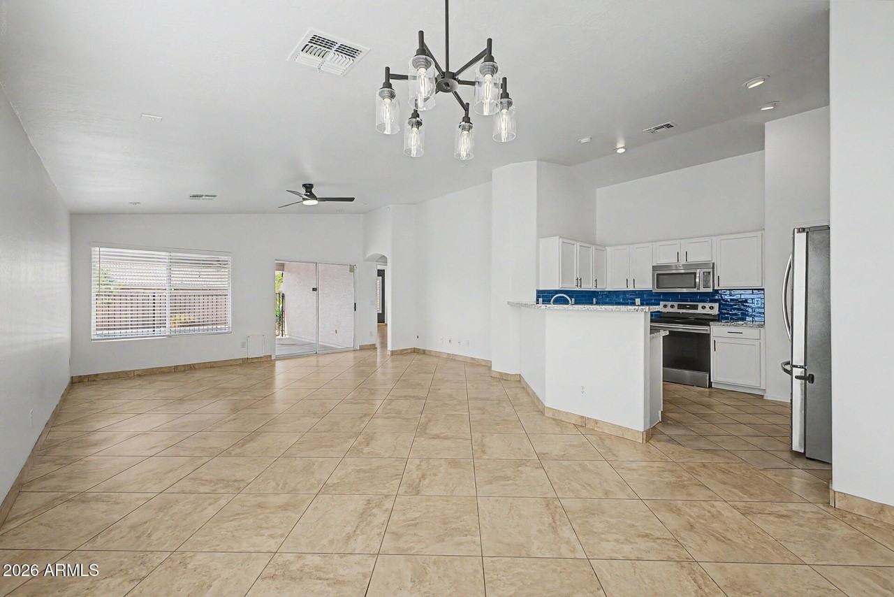 15337 W Poinsettia Dr - Photo 7 of 36
