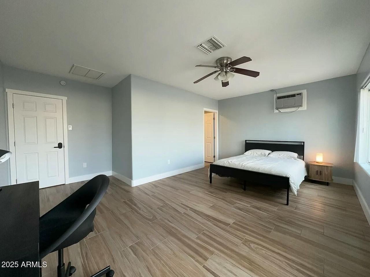 1 W Fairmont Dr - Photo 2 of 17