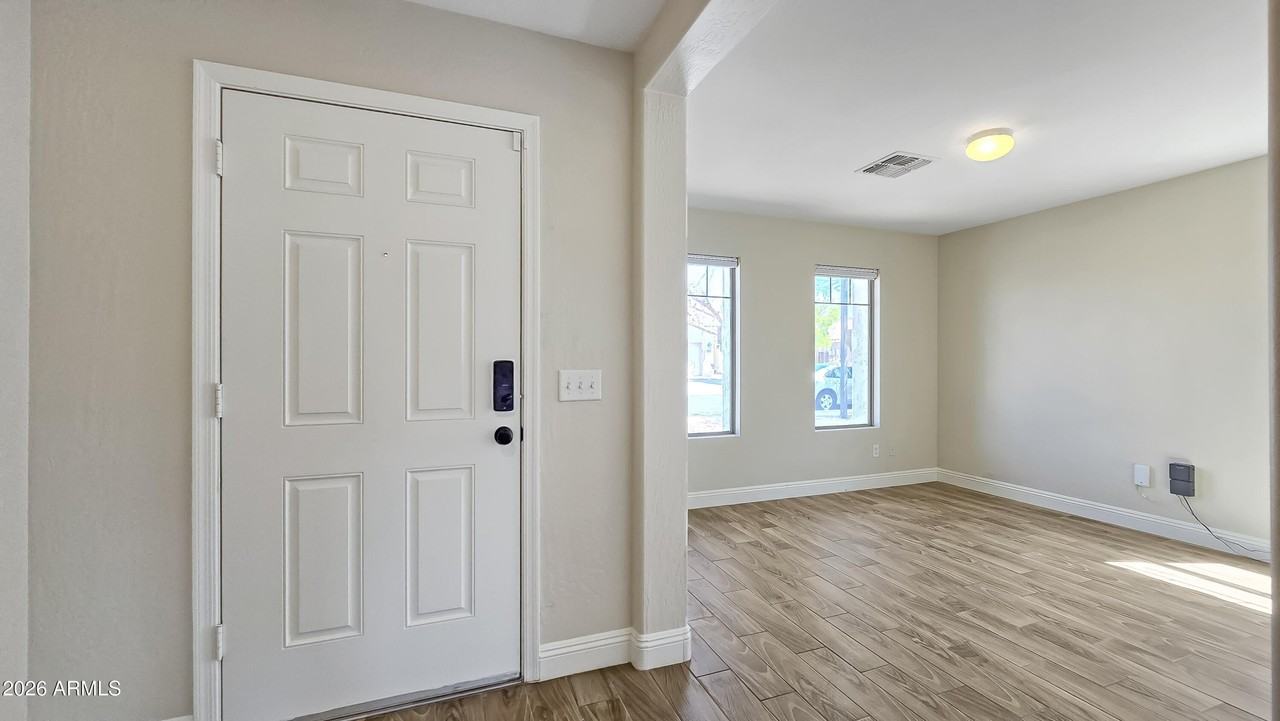 25673 W Northern Lights Way - Photo 6 of 37