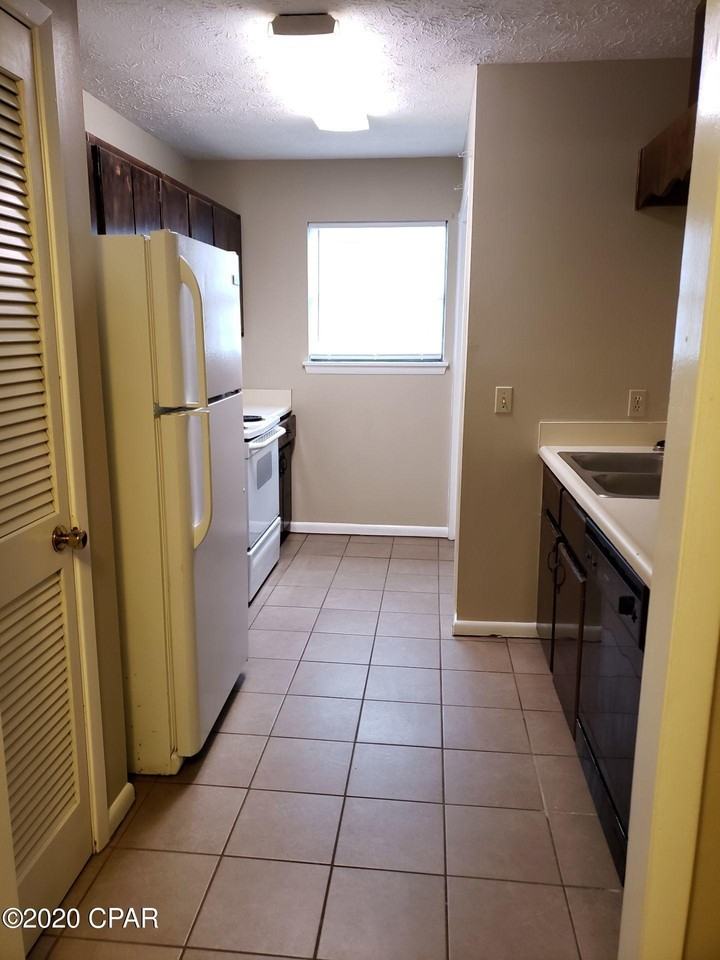 5915 Pinetree Ave - Photo 3 of 8