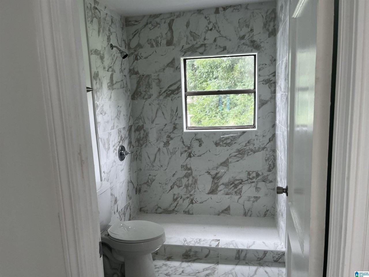2526 Lee Ave Sw - Photo 3 of 10