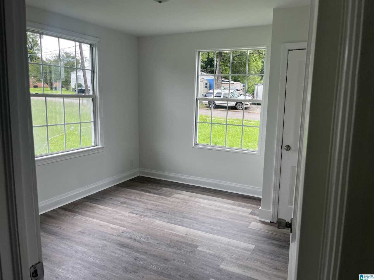2526 Lee Ave Sw - Photo 5 of 10