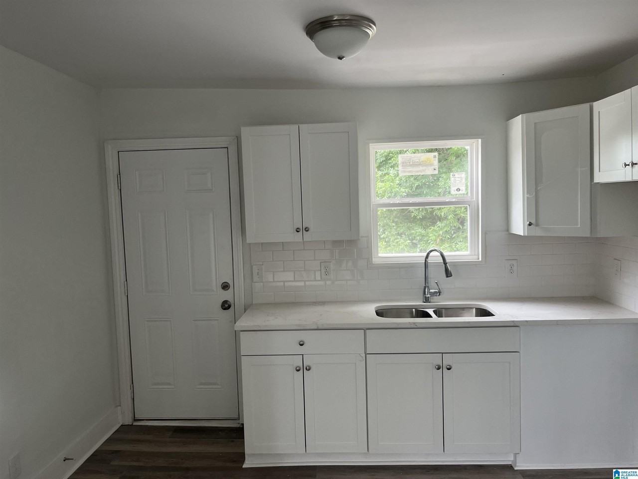 2526 Lee Ave Sw - Photo 6 of 10