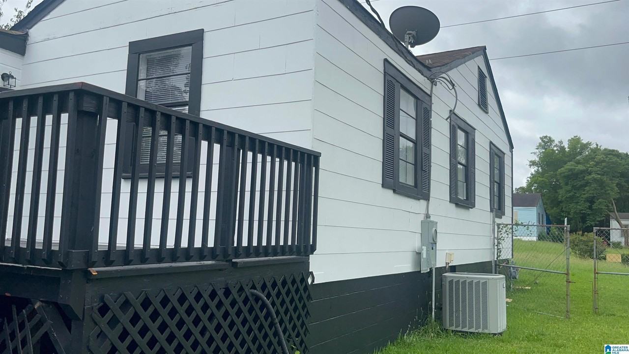 2026 Princeton Ave Sw - Photo 2 of 15