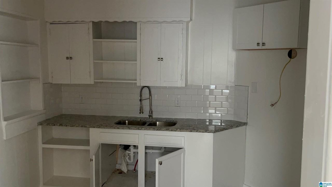 2026 Princeton Ave Sw - Photo 6 of 15