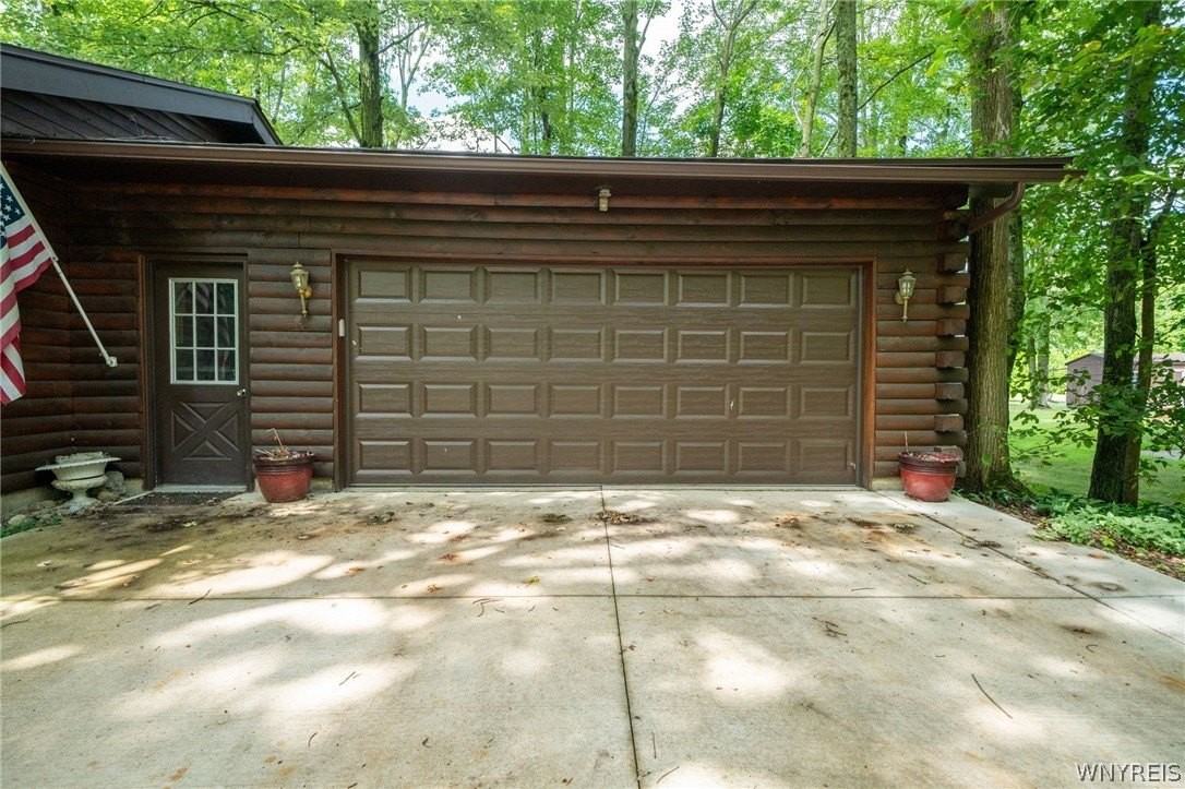 8376 Cobblestone Ct - Photo 6 of 41