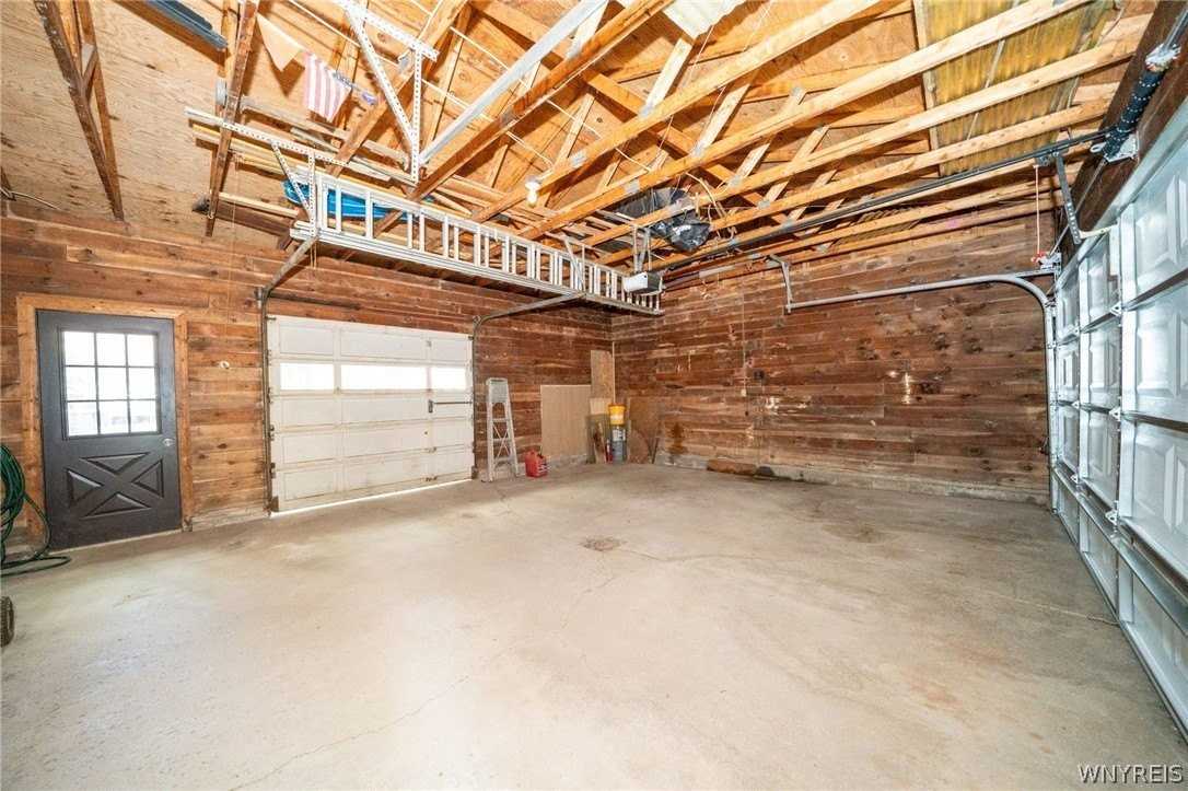 8376 Cobblestone Ct - Photo 7 of 41