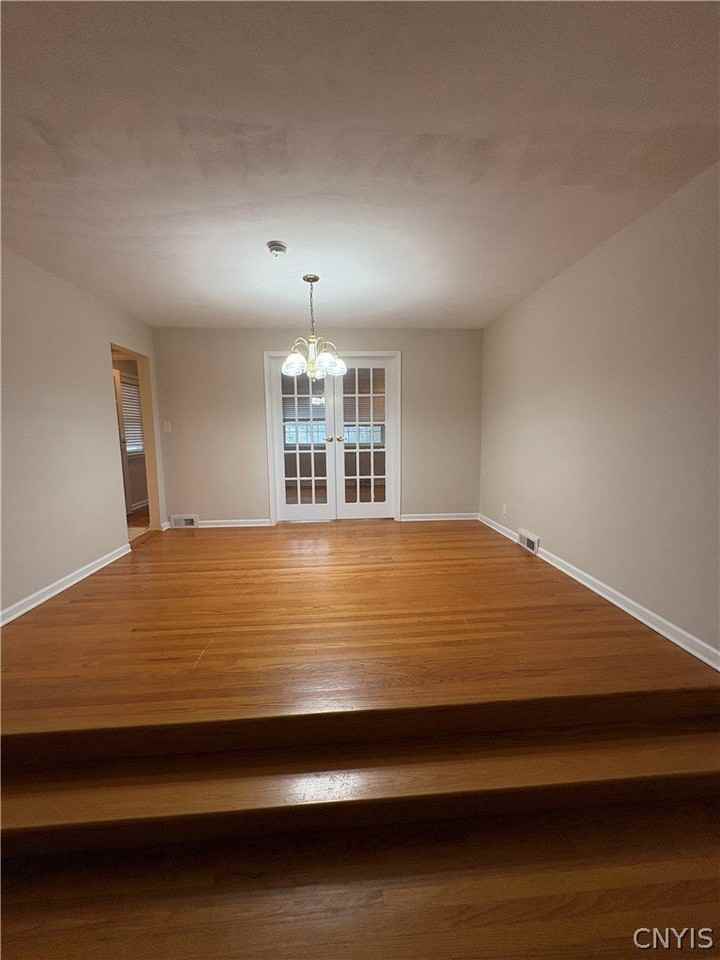 215 Locksley Rd - Photo 4 of 25