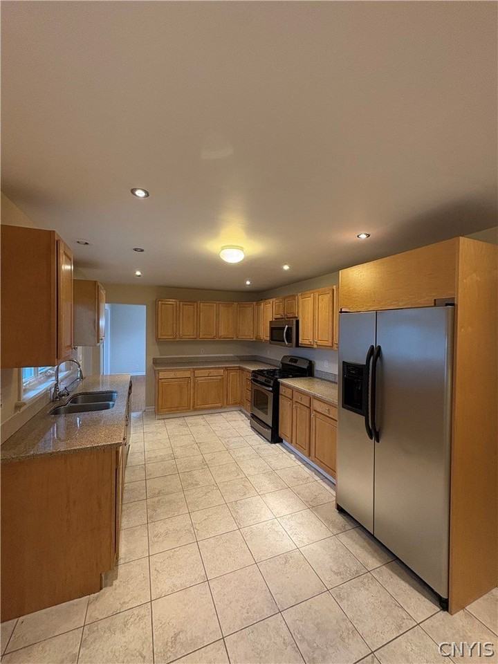 215 Locksley Rd - Photo 5 of 25