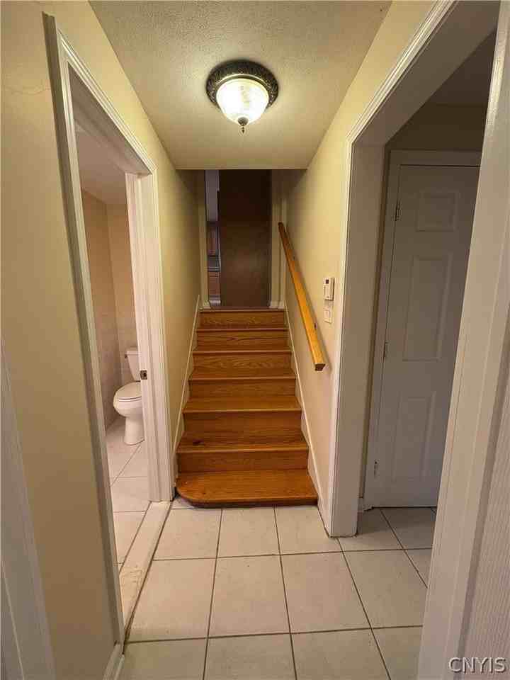 215 Locksley Rd - Photo 7 of 25