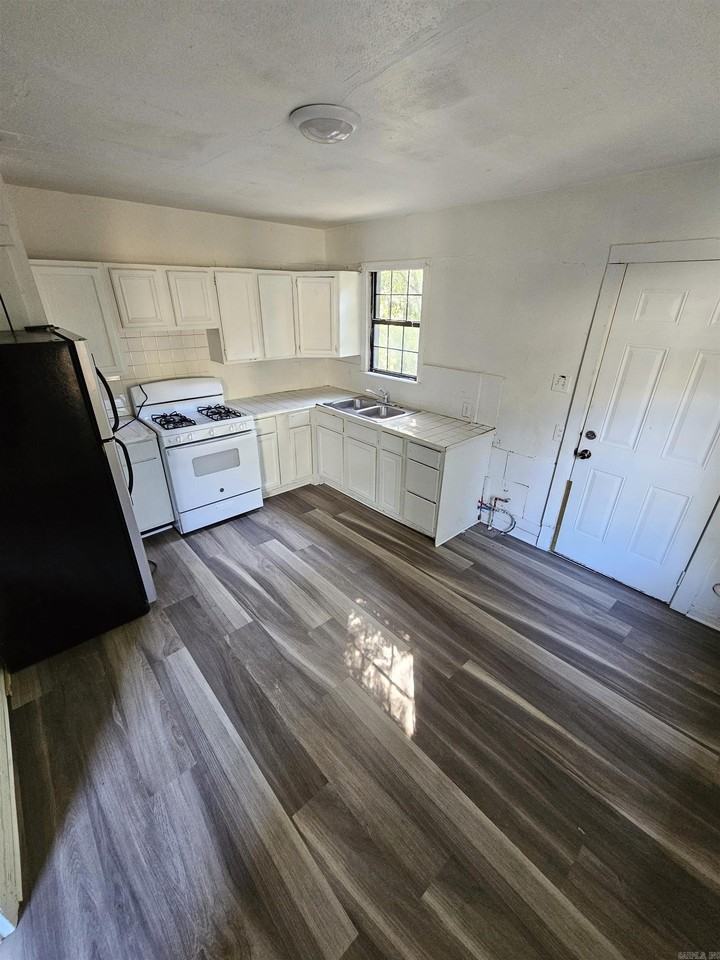 2804 Lincoln Ave - Photo 4 of 6