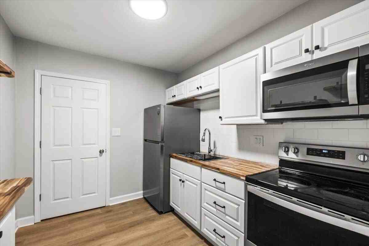 524 S Lovell Ave #B - Photo 5 of 22