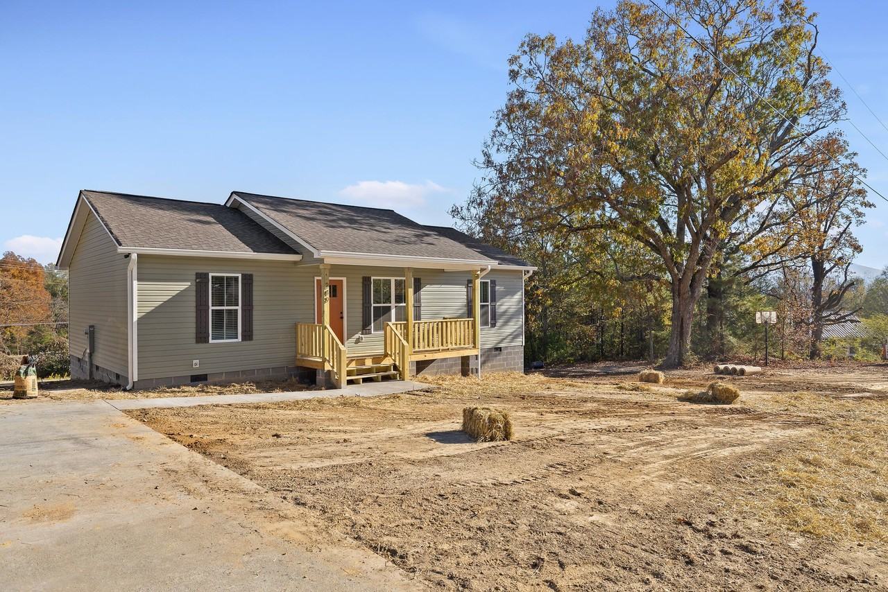 249 Luffman Rd - Photo 3 of 27