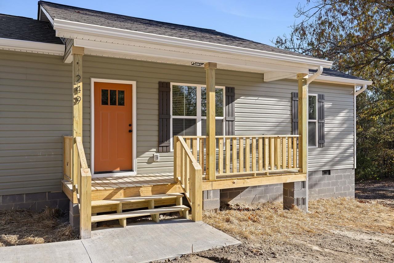 249 Luffman Rd - Photo 4 of 27