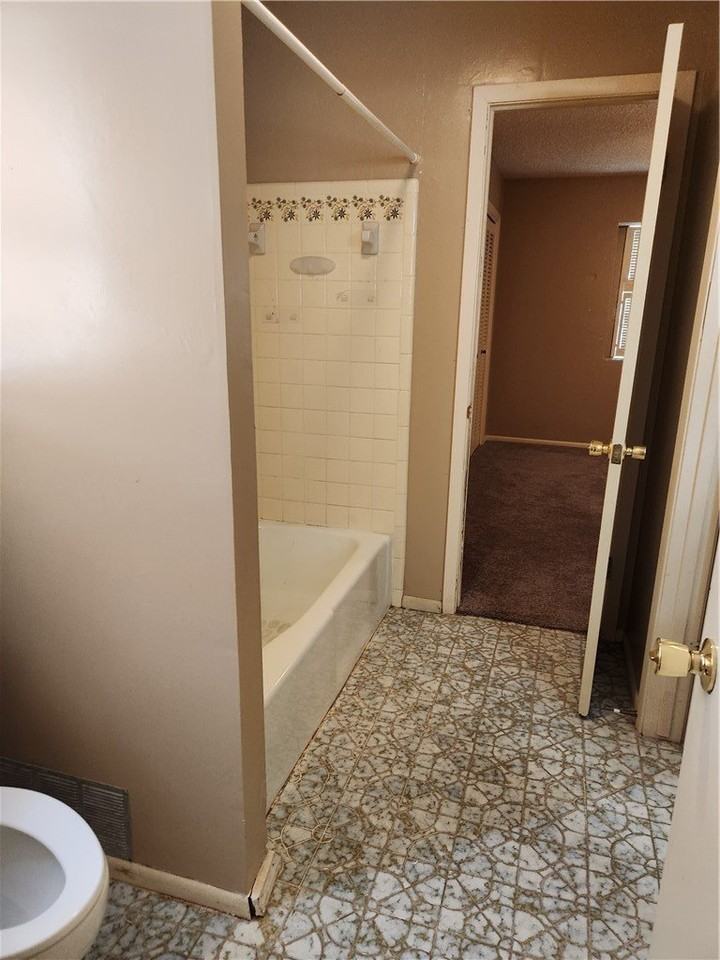 5810 Saint Andrews Dr - Photo 4 of 6