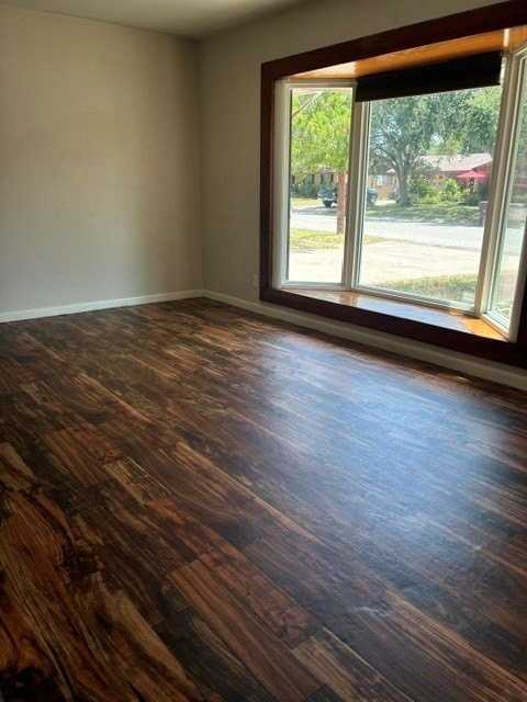 1003 Hall Ave - Photo 5 of 14