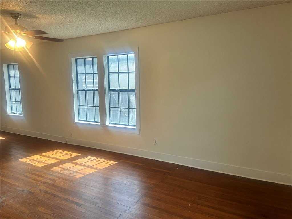 1119 Dolores Dr - Photo 3 of 10