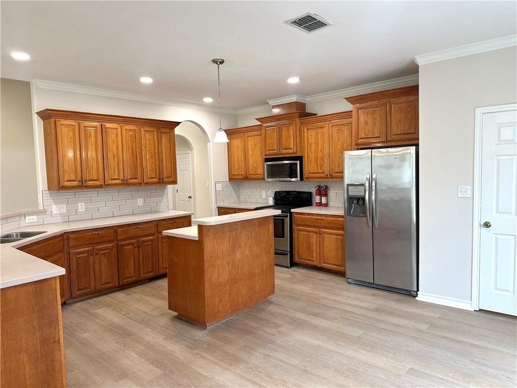 6841 Wall St - Photo 5 of 20