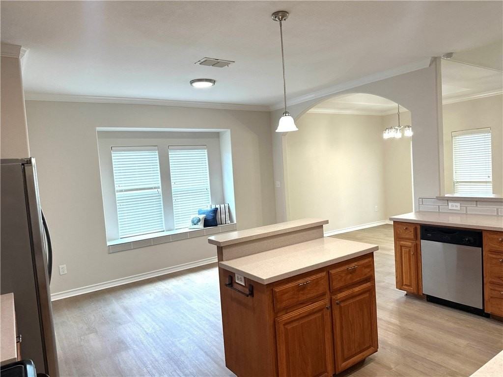 6841 Wall St - Photo 6 of 20