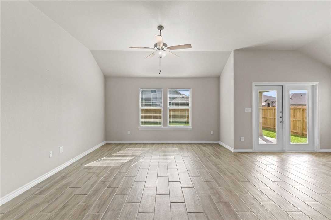 1353 Trent Park Ln - Photo 6 of 22