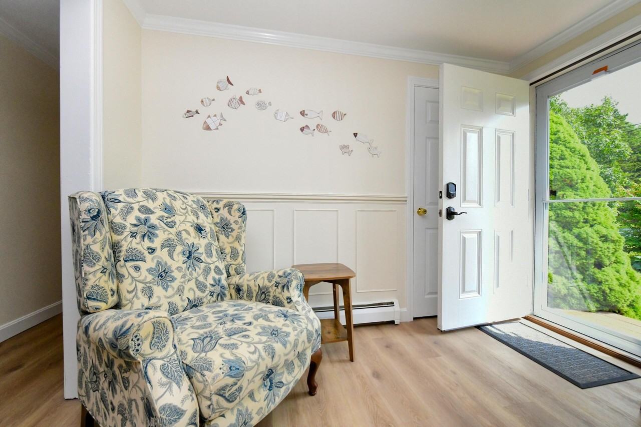 15 Sachem Dr - Photo 3 of 26