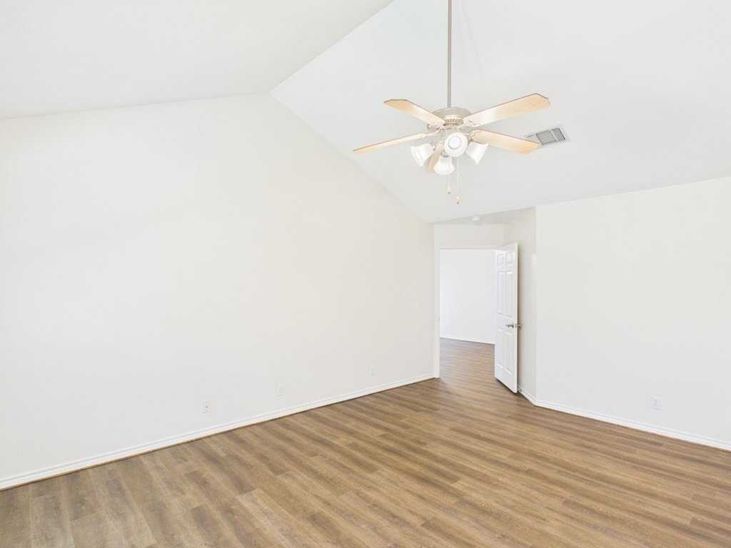 1721 Cherrywood Dr - Photo 4 of 37
