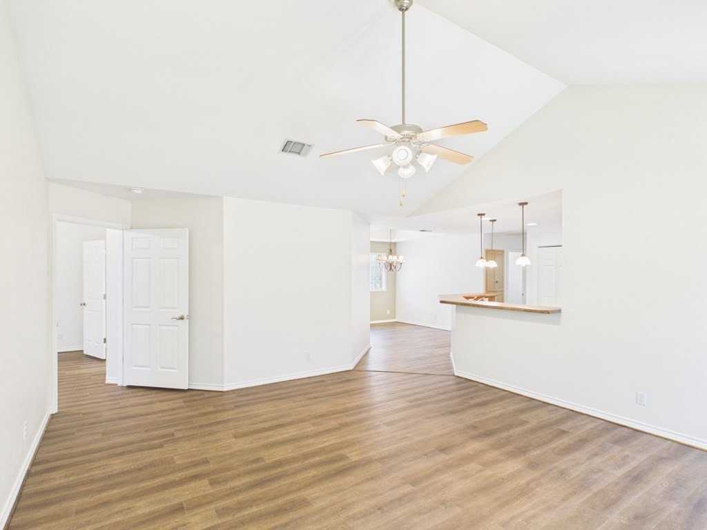 1721 Cherrywood Dr - Photo 5 of 37