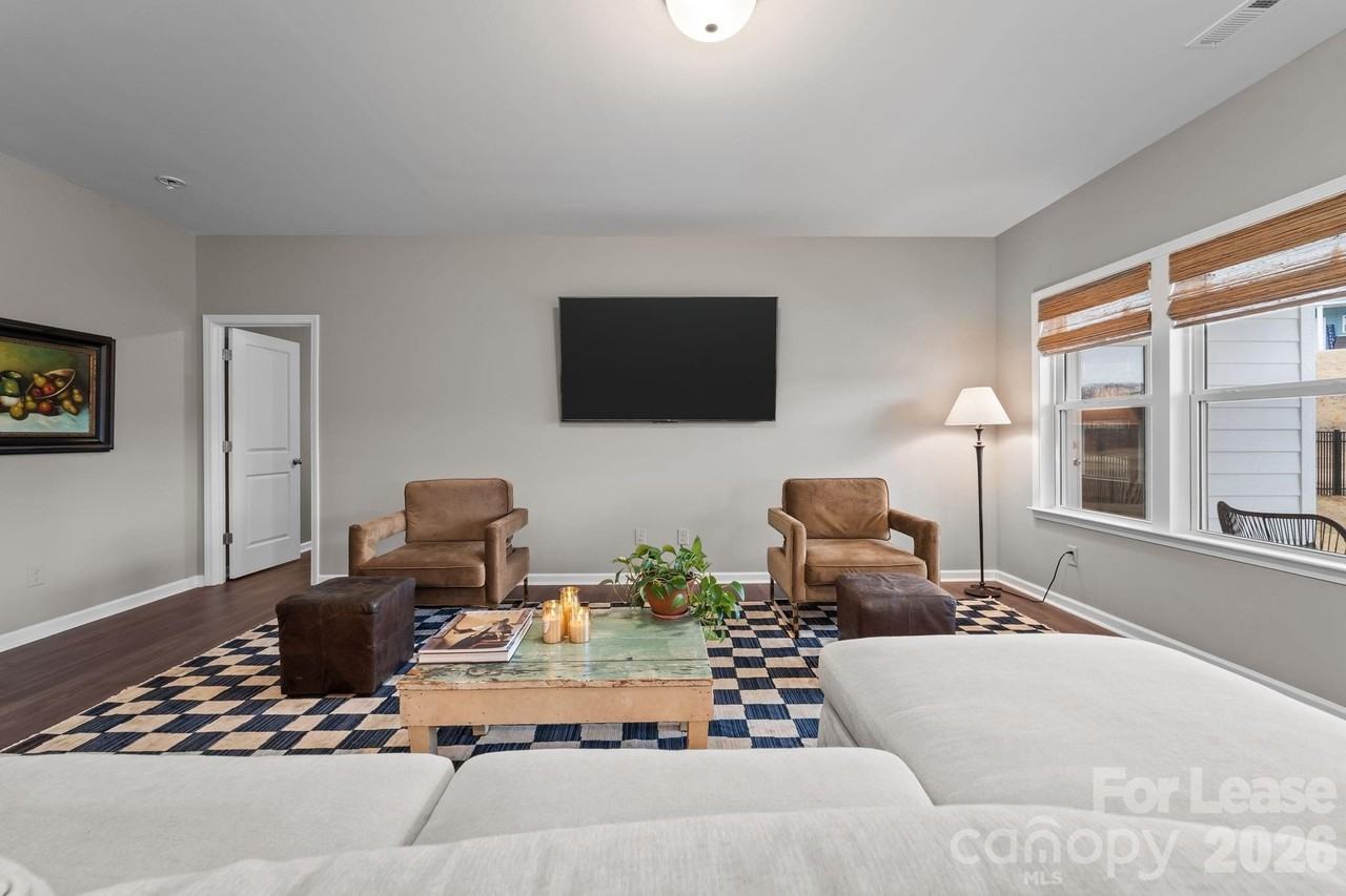 157 Montgomery Pl - Photo 5 of 27
