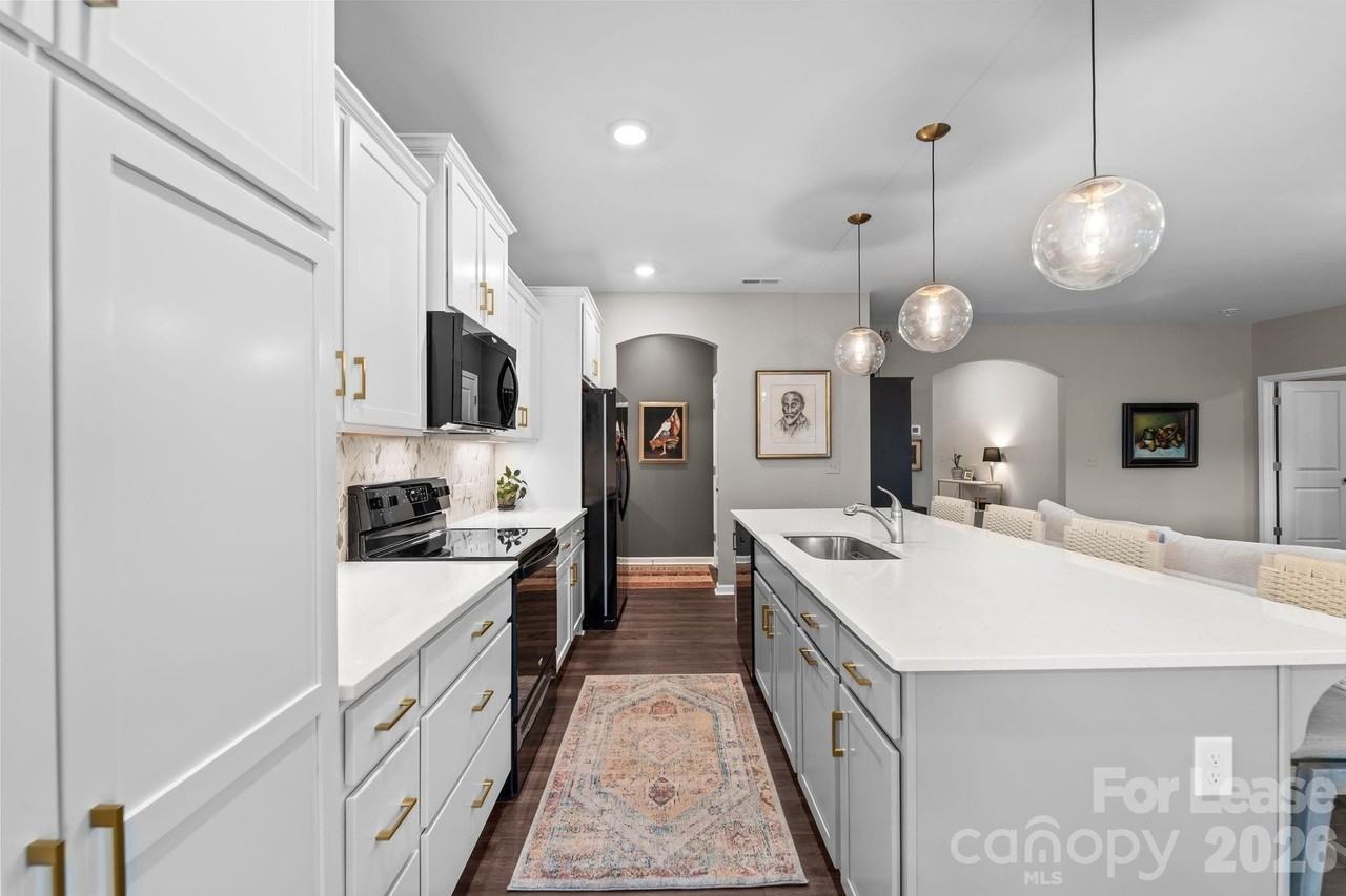 157 Montgomery Pl - Photo 7 of 27