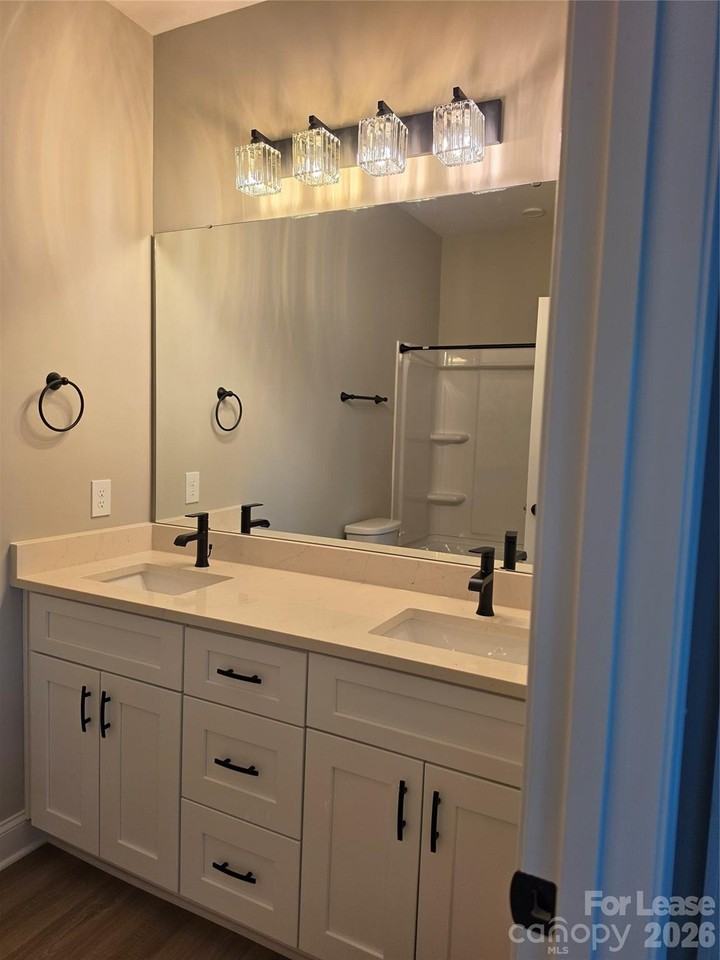329 S Broad St - Photo 5 of 8