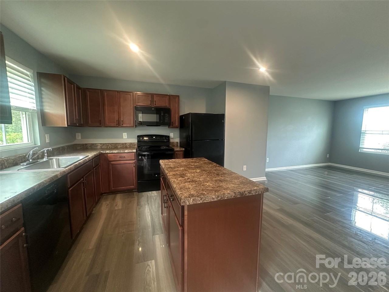 5014 Merwyn Ave - Photo 3 of 16
