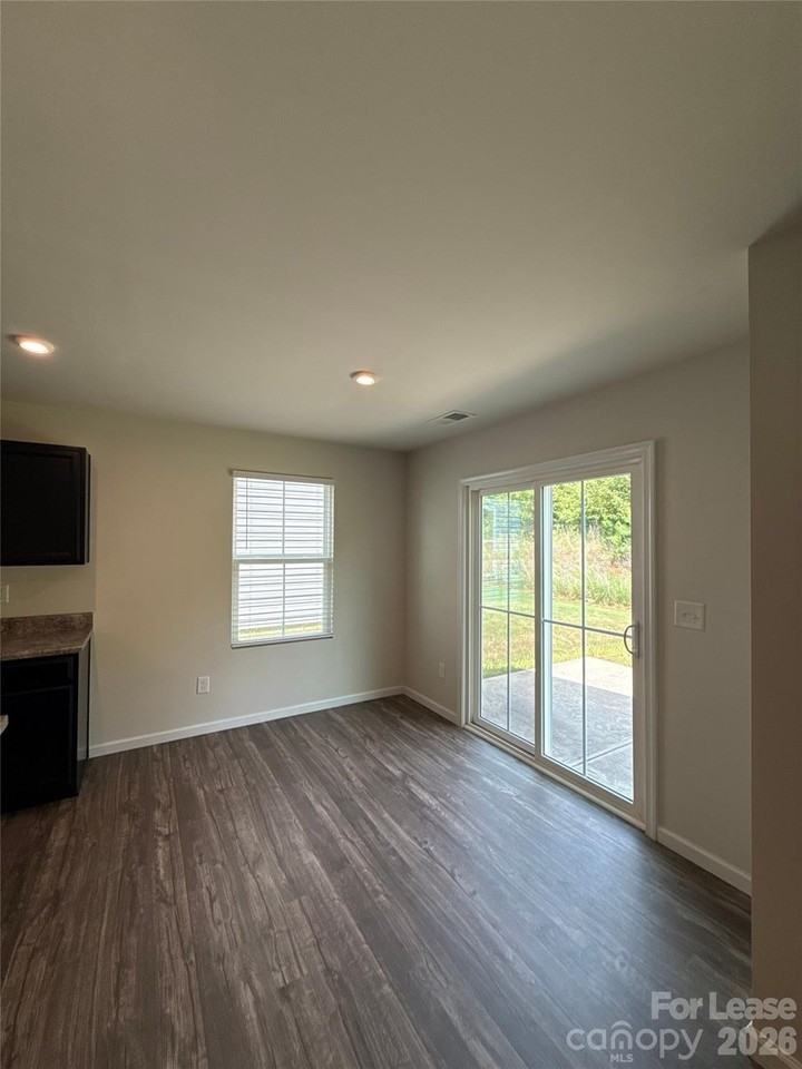 4208 Bowline Dr - Photo 6 of 17