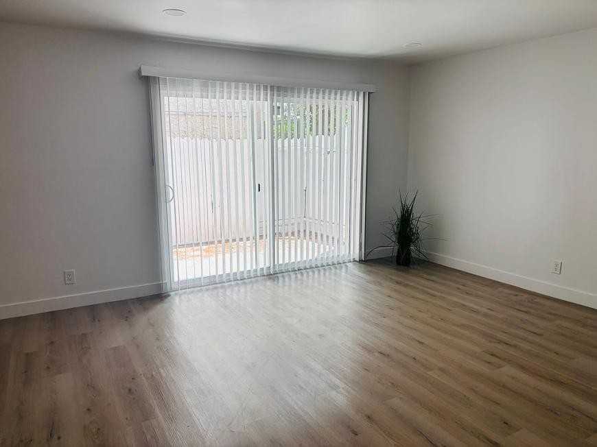 21125 Saticoy St - Photo 3 of 8