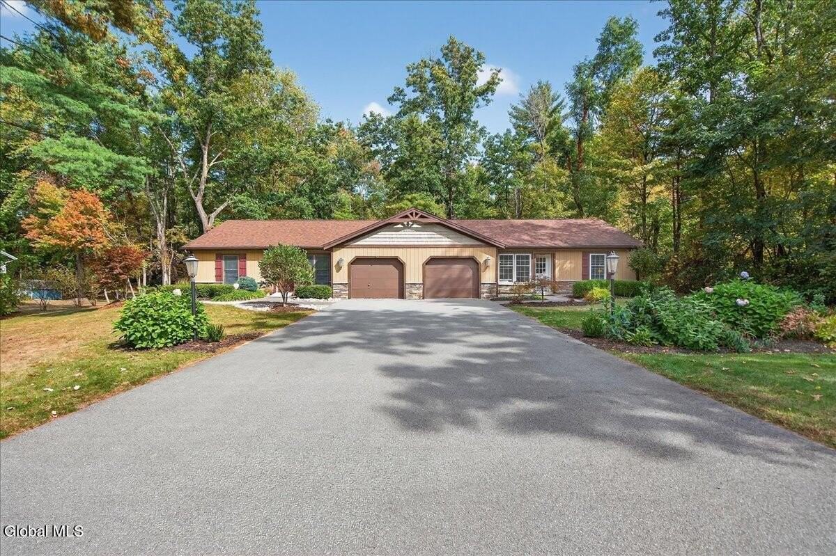 7 James Ct #B - Photo 2 of 29