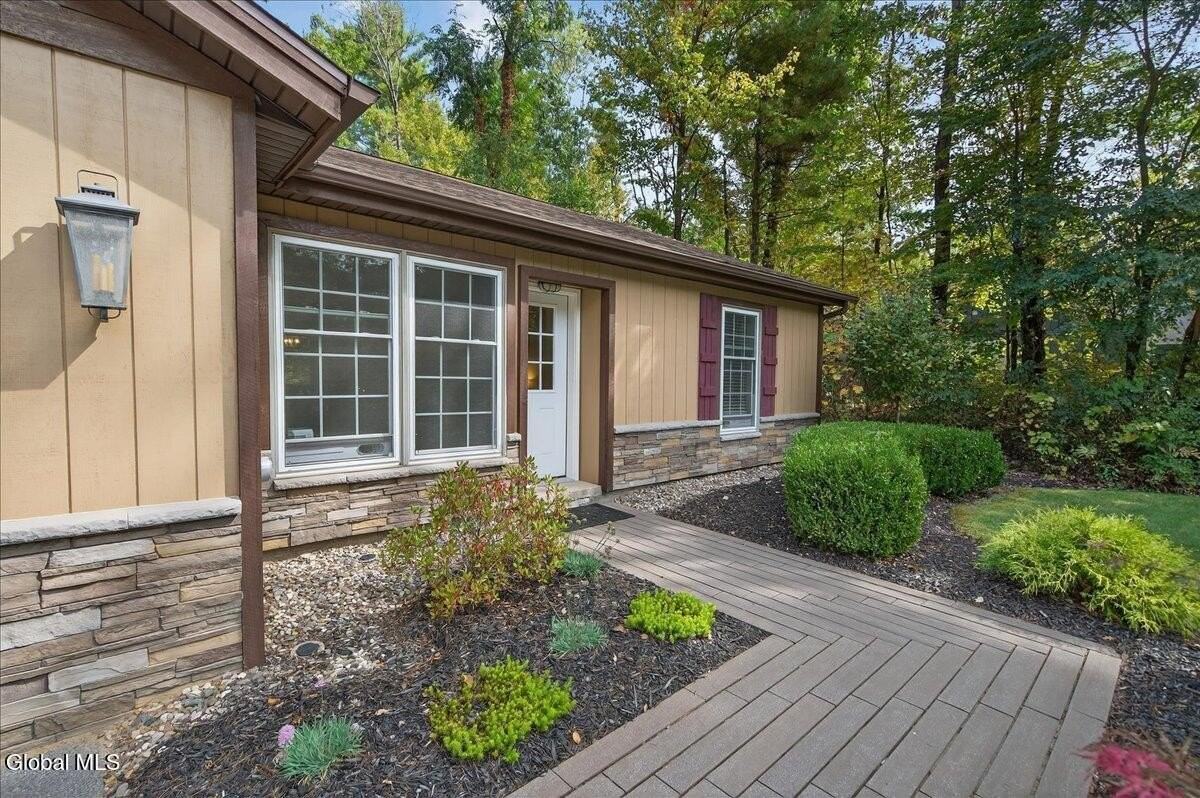 7 James Ct #B - Photo 3 of 29