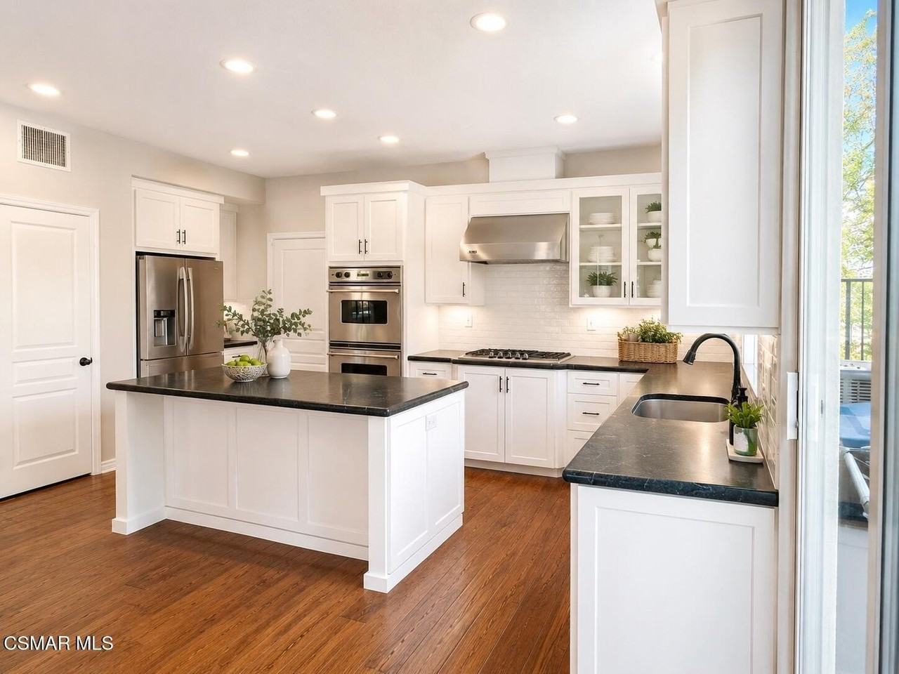 250 Napa Ct - Photo 3 of 31