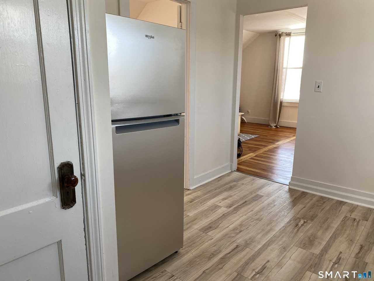 51 Indian Neck Ave - Photo 6 of 17