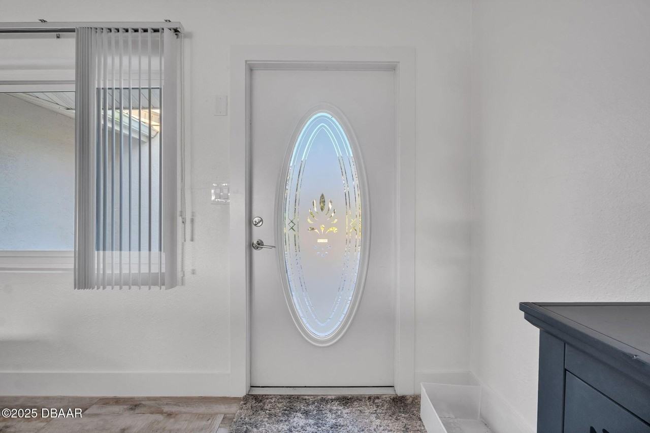 450 Lambert Ave - Photo 6 of 47