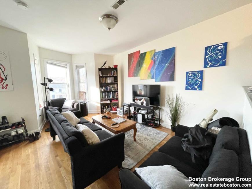 157 Marcella St - Photo 4 of 10