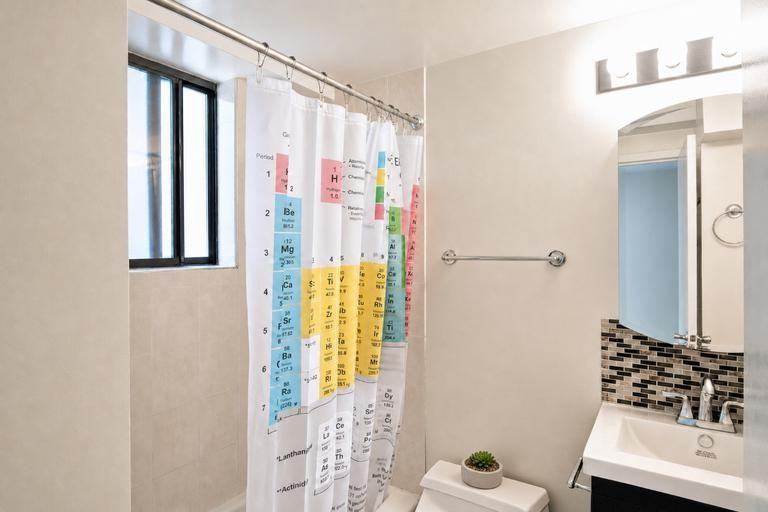 306 Mott St - Photo 5 of 8